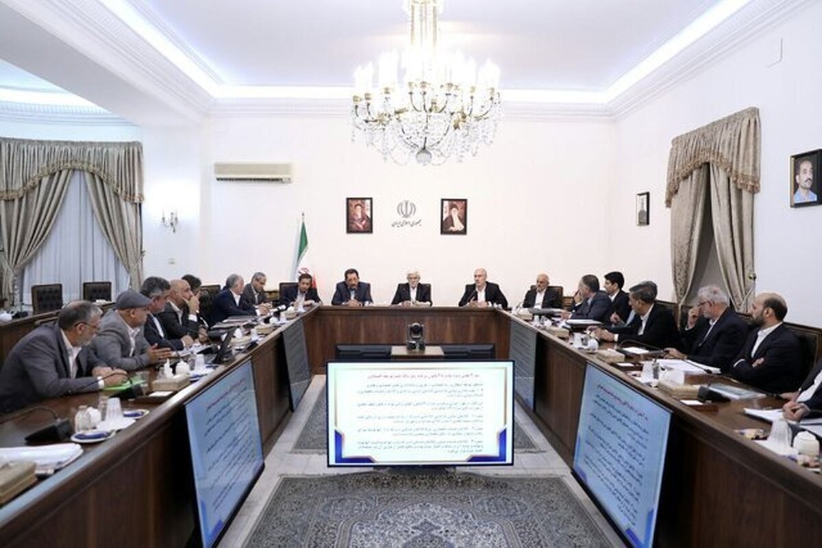 عارف: ثبات اقتصادی، اولویت و راهبرد دولت چهاردهم است عارف: ثبات اقتصادی، اولویت و راهبرد دولت چهاردهم است