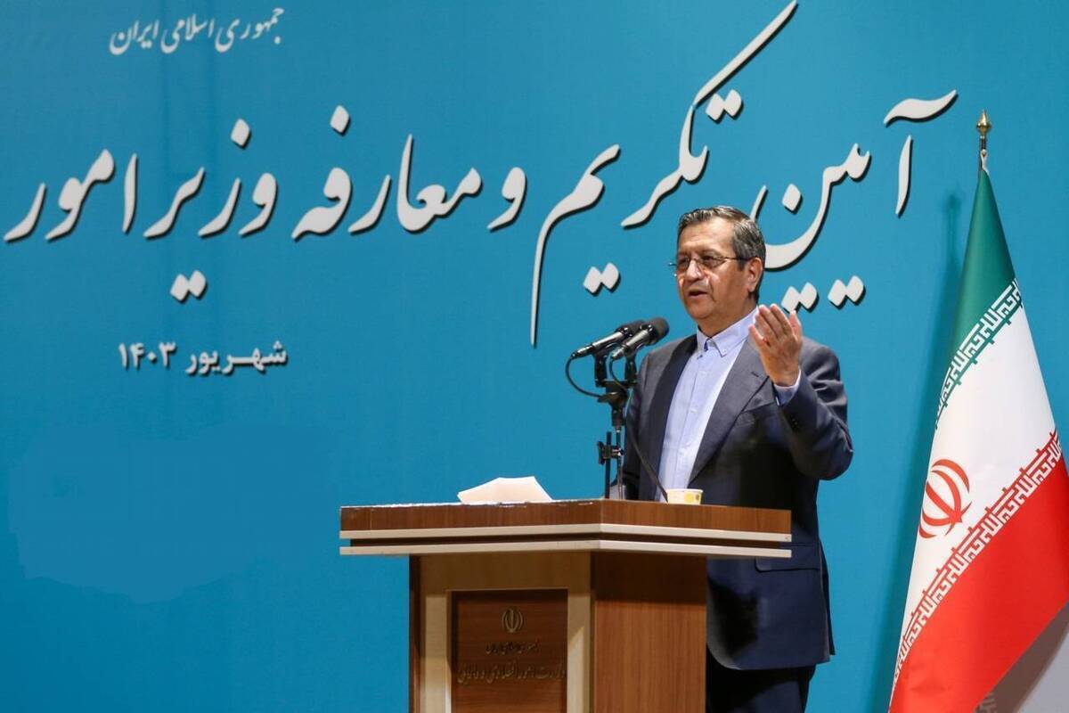 همتی: دشواری معیشت مردم از حد معمول خارج شده است همتی: دشواری معیشت مردم از حد معمول خارج شده است