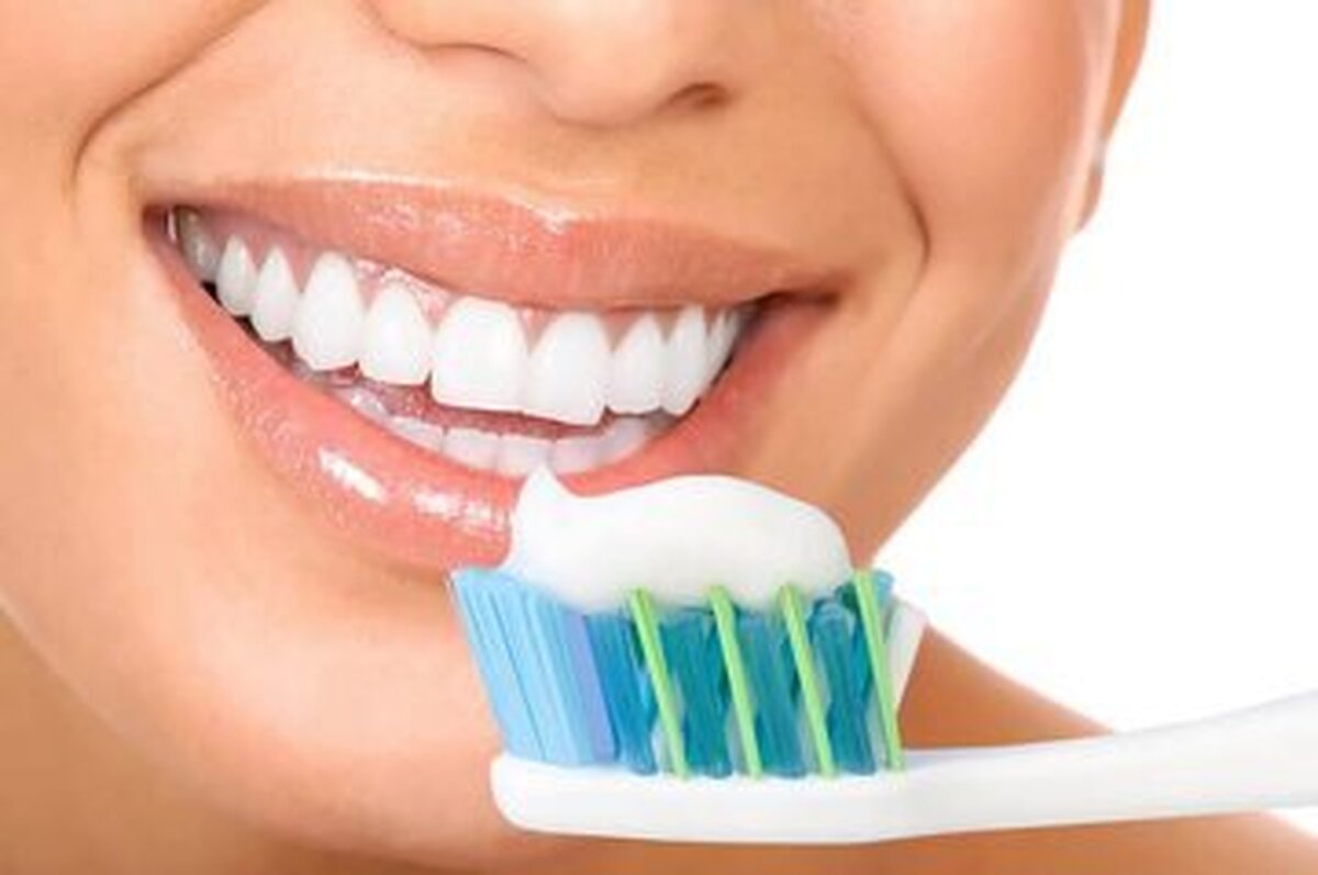 قبل از صبحانه مسواک بزنیم یا بعد از آن؟ قبل از صبحانه مسواک بزنیم یا بعد از آن؟