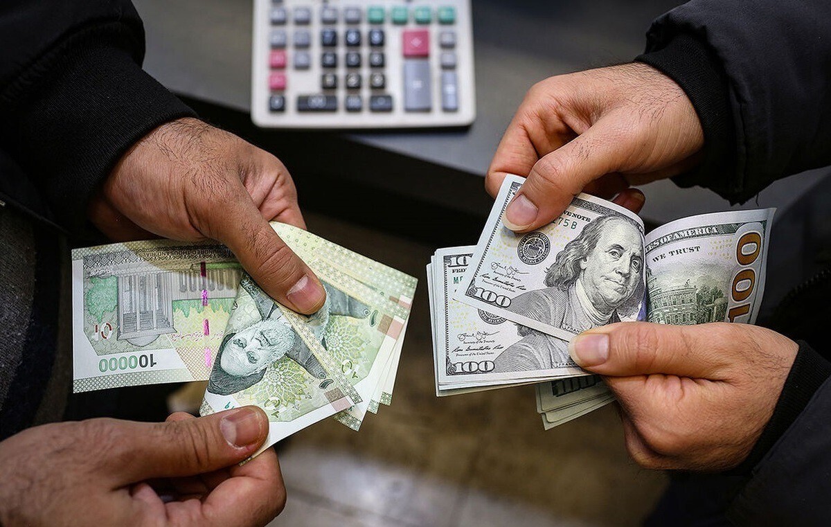ارز تکنرخی، مهمترین خواسته فعالان اقتصادی / دولت سیاست اقتصادیاش را اعلام کند و آن را تغییر ندهد ارز تکنرخی، مهمترین خواسته فعالان اقتصادی / دولت سیاست اقتصادیاش را اعلام کند و آن را تغییر ندهد