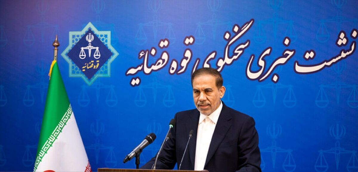 درخواست ۱۰۰ هزار میلیاردی از رییس بانک مرکزی با اسناد جعلی درخواست ۱۰۰ هزار میلیاردی از رییس بانک مرکزی با اسناد جعلی
