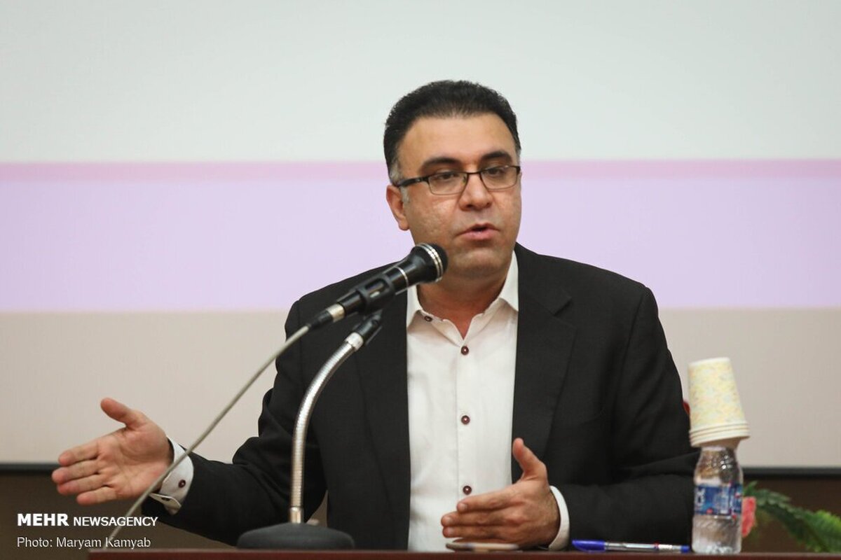 ارزهای نفتی صرف ایجاد تورم و بیماری هلندی میشود!/ هیچ کشوری درآمد نفتی را به بانک مرکزی نمیدهد ارزهای نفتی صرف ایجاد تورم و بیماری هلندی میشود!/ هیچ کشوری درآمد نفتی را به بانک مرکزی نمیدهد