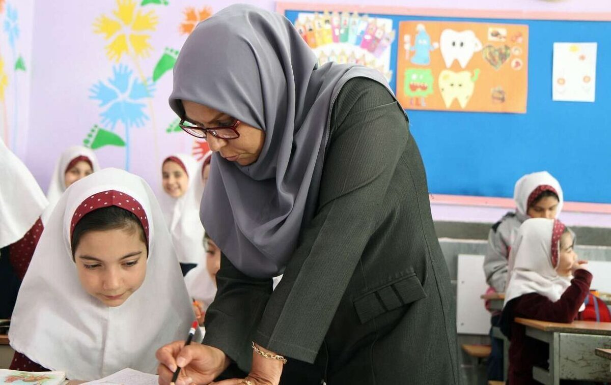ماجرای تبلیغات مدارس «دو زبانه» چیست؟ ماجرای تبلیغات مدارس «دو زبانه» چیست؟