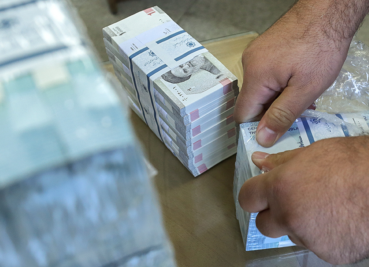خبر خوش وزیر برای حداقل بگیران و کارگران / ترمیم حقوق کارگران براساس تورم از این ماه خبر خوش وزیر برای حداقل بگیران و کارگران / ترمیم حقوق کارگران براساس تورم از این ماه