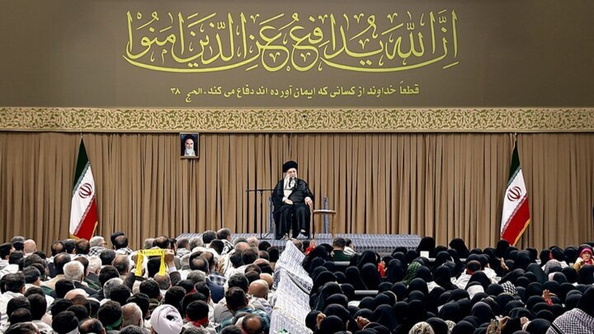 رهبر انقلاب: نسل جوان ما که دوران جنگ و انقلاب را درک نکردند بدانند چرا ایران وارد یک نبردی شد که ۸ سال طول کشید رهبر انقلاب: نسل جوان ما که دوران جنگ و انقلاب را درک نکردند بدانند چرا ایران وارد یک نبردی شد که ۸ سال طول کشید