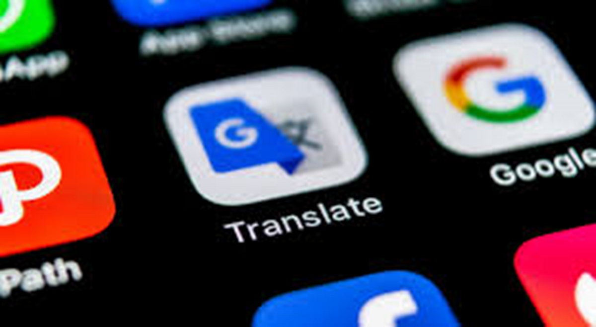 ترجمه در سفر؛ کتاب یا اپلیکیشن؟ ترجمه در سفر؛ کتاب یا اپلیکیشن؟