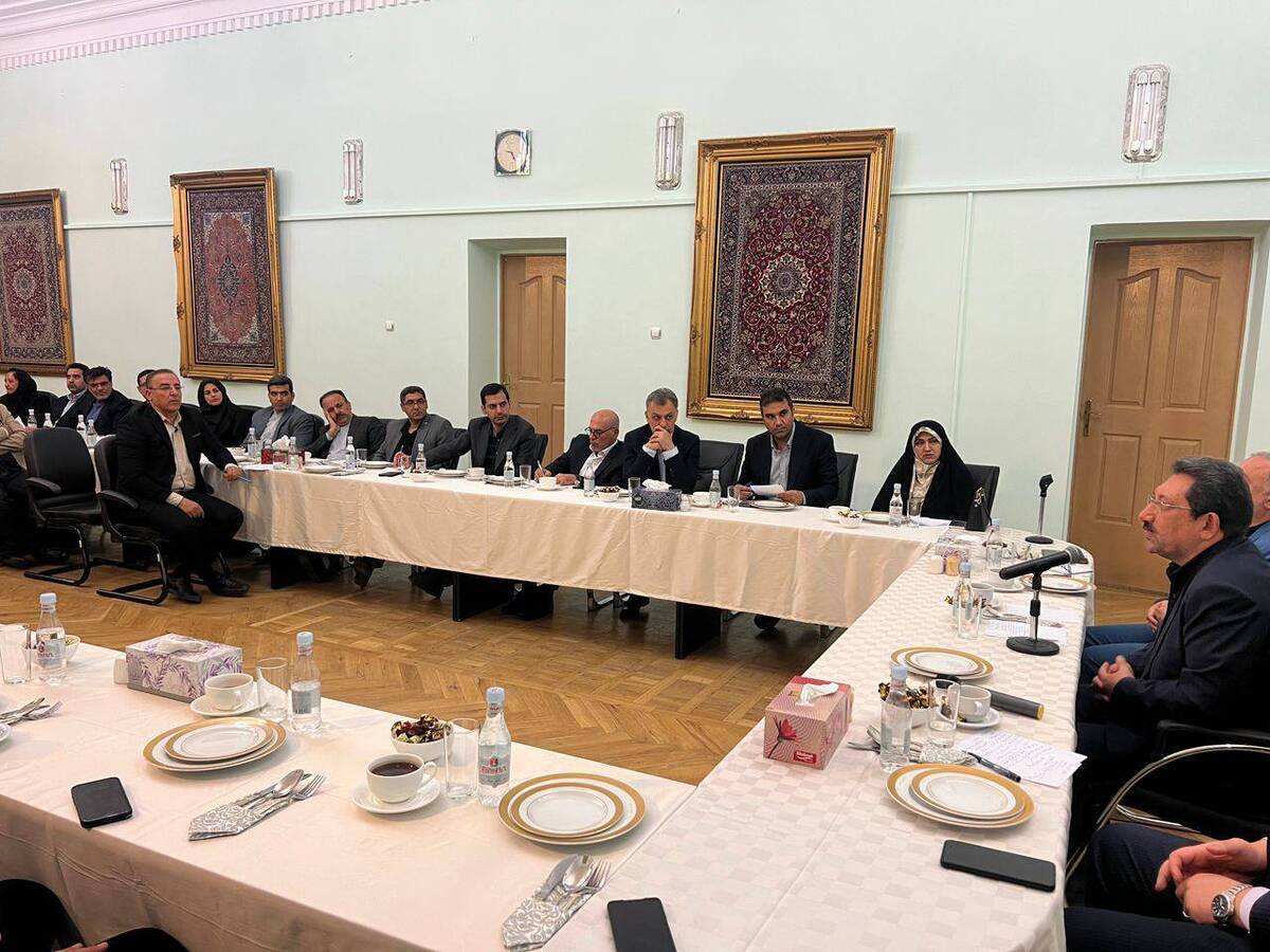نشست هم اندیشی وزیر صمت با فعالان اقتصادی ایران در ارمنستان/ تاکید بر توسعه موافقتنامههای تجاری نشست هم اندیشی وزیر صمت با فعالان اقتصادی ایران در ارمنستان/ تاکید بر توسعه موافقتنامههای تجاری