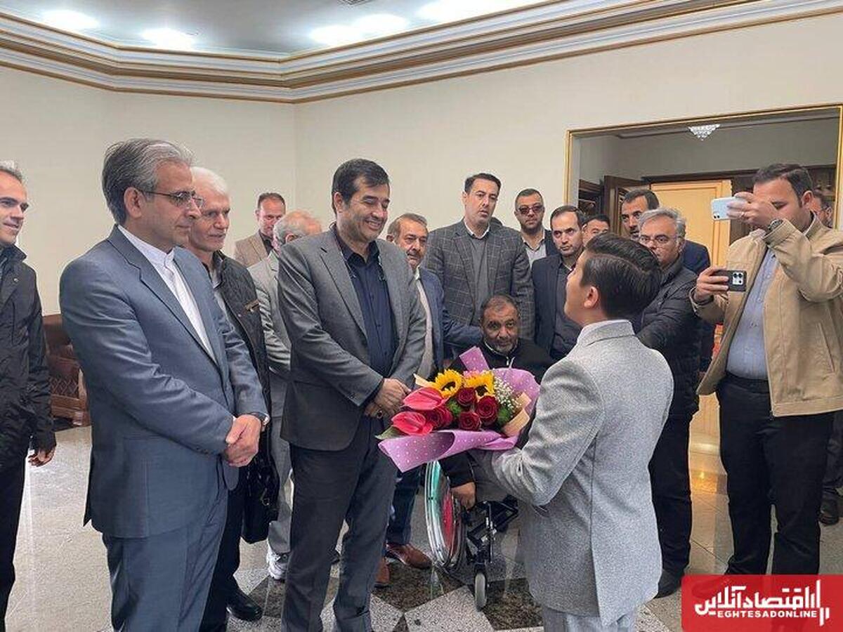 وزیر ورزش و جوانان وارد تبریز شد؛ افتتاح سالن شهید آلهاشم و تجلیل از قهرمانان المپیکی وزیر ورزش و جوانان وارد تبریز شد؛ افتتاح سالن شهید آلهاشم و تجلیل از قهرمانان المپیکی