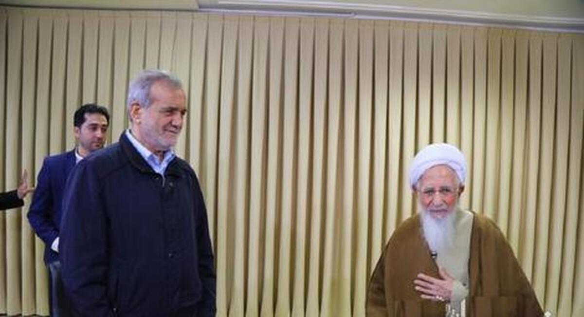 ماجرای دست دادن آیت الله جوادی آملی با پزشکیان / اطلاعیه صادر شد ماجرای دست دادن آیت الله جوادی آملی با پزشکیان / اطلاعیه صادر شد