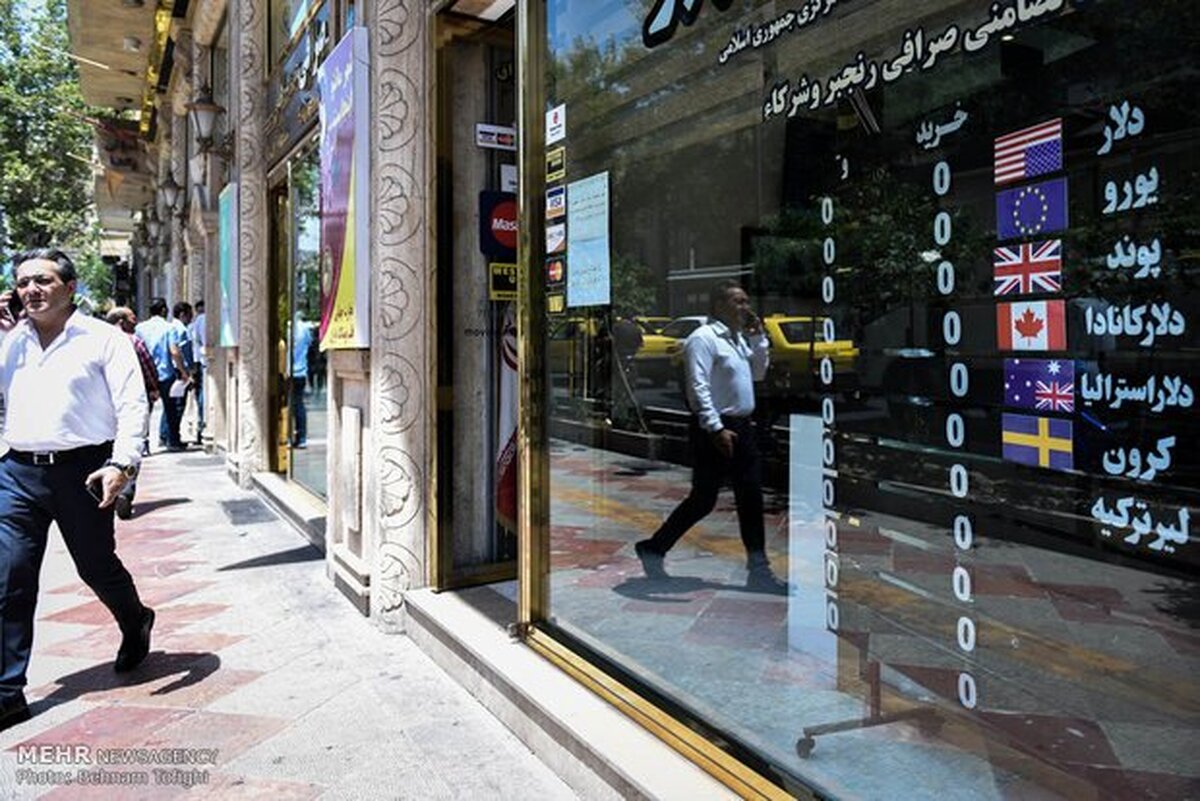 ریسک خرید دلار بالای ۷۰ هزار تومان/ چرا متقاضیان در صرافی ها صف نمی بندند؟ ریسک خرید دلار بالای ۷۰ هزار تومان/ چرا متقاضیان در صرافی ها صف نمی بندند؟