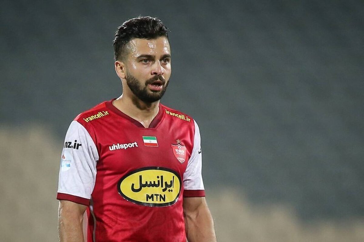 حاشیه جدید پرسپولیس / یکی از تراکتوریها از خط خوردن سروش رفیعی زودتر از رسانهها خبر داشت حاشیه جدید پرسپولیس / یکی از تراکتوریها از خط خوردن سروش رفیعی زودتر از رسانهها خبر داشت