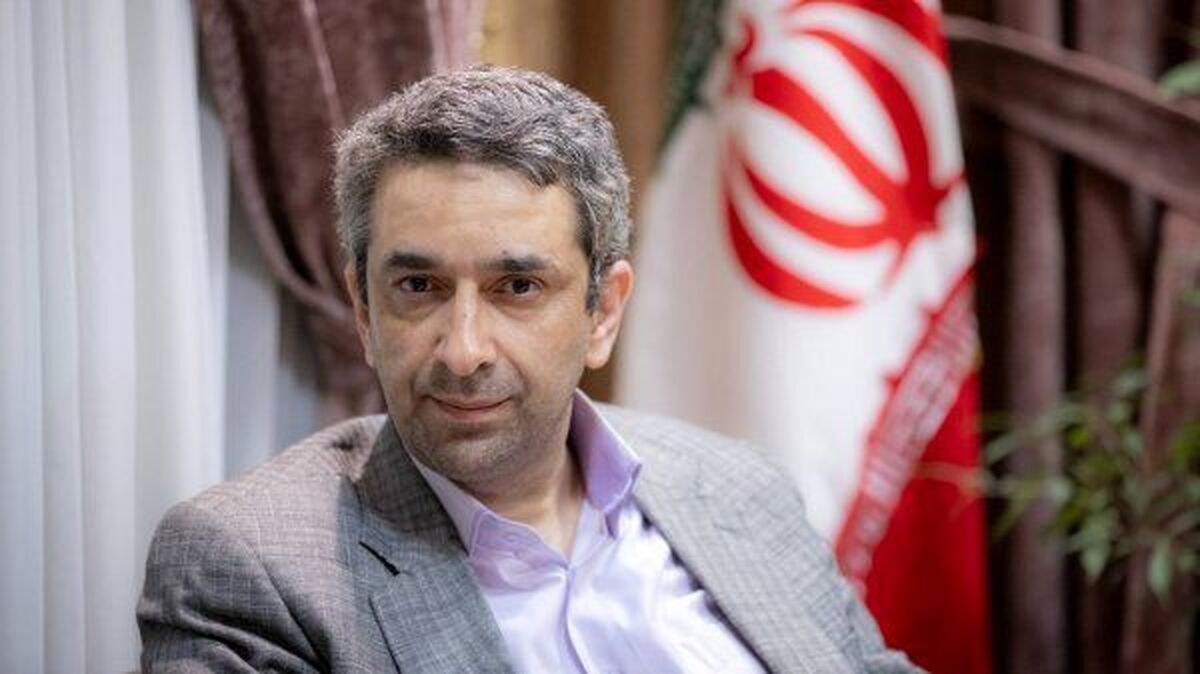 معاون ارتباطات ریاست جمهوری صداوسیما را در هم کوبید! معاون ارتباطات ریاست جمهوری صداوسیما را در هم کوبید!