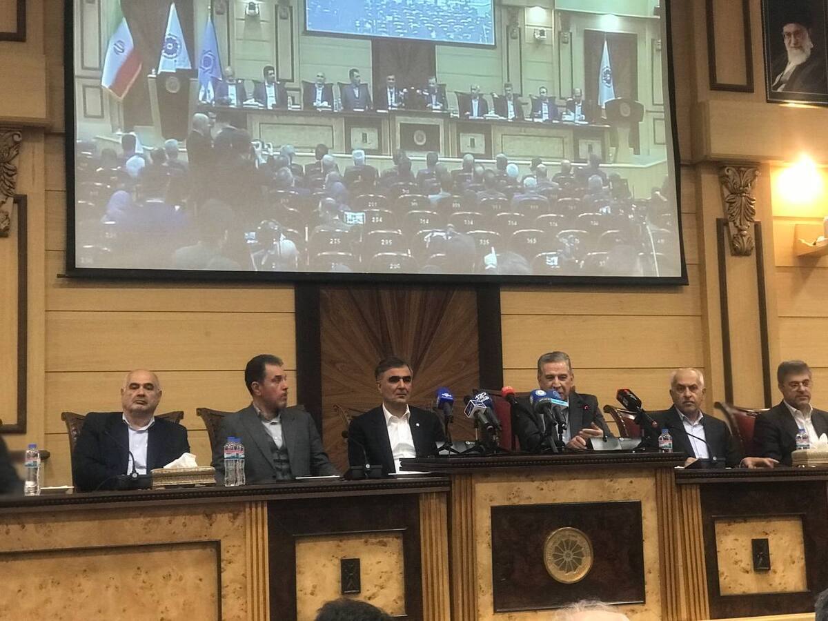 تعیین نرخ ارز در بازار توافقی انجام خواهد شد / ورود بانک مرکزی برای تامین نقدینگی واحدهای تولیدی تعیین نرخ ارز در بازار توافقی انجام خواهد شد / ورود بانک مرکزی برای تامین نقدینگی واحدهای تولیدی