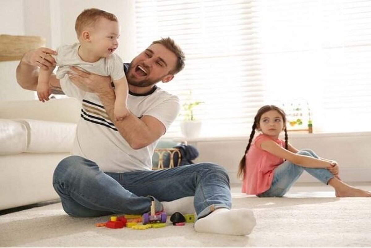 راهکارهای کاهش حسادت فرزند اول با فرزند دوم راهکارهای کاهش حسادت فرزند اول با فرزند دوم