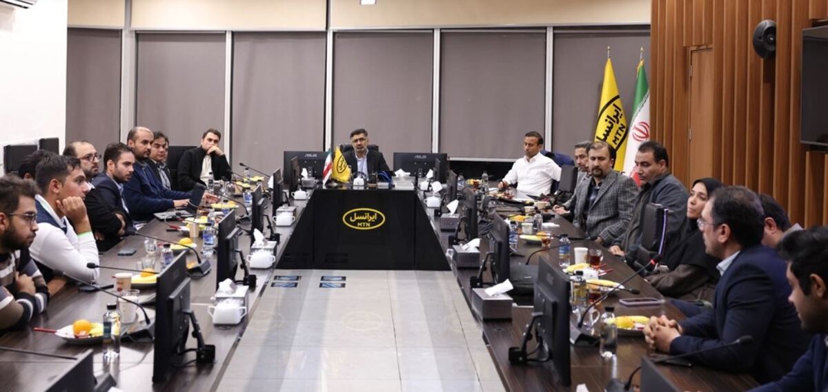 مدیرعامل ایرانسل: از پروژههای ملی هوشمصنوعی حمایت میکنیم مدیرعامل ایرانسل: از پروژههای ملی هوشمصنوعی حمایت میکنیم