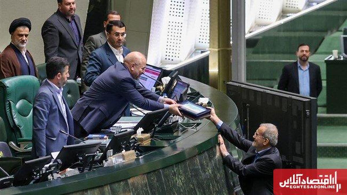 تکلیف قیمت بنزین برای سال جدید روشن شد؟! تکلیف قیمت بنزین برای سال جدید روشن شد؟!
