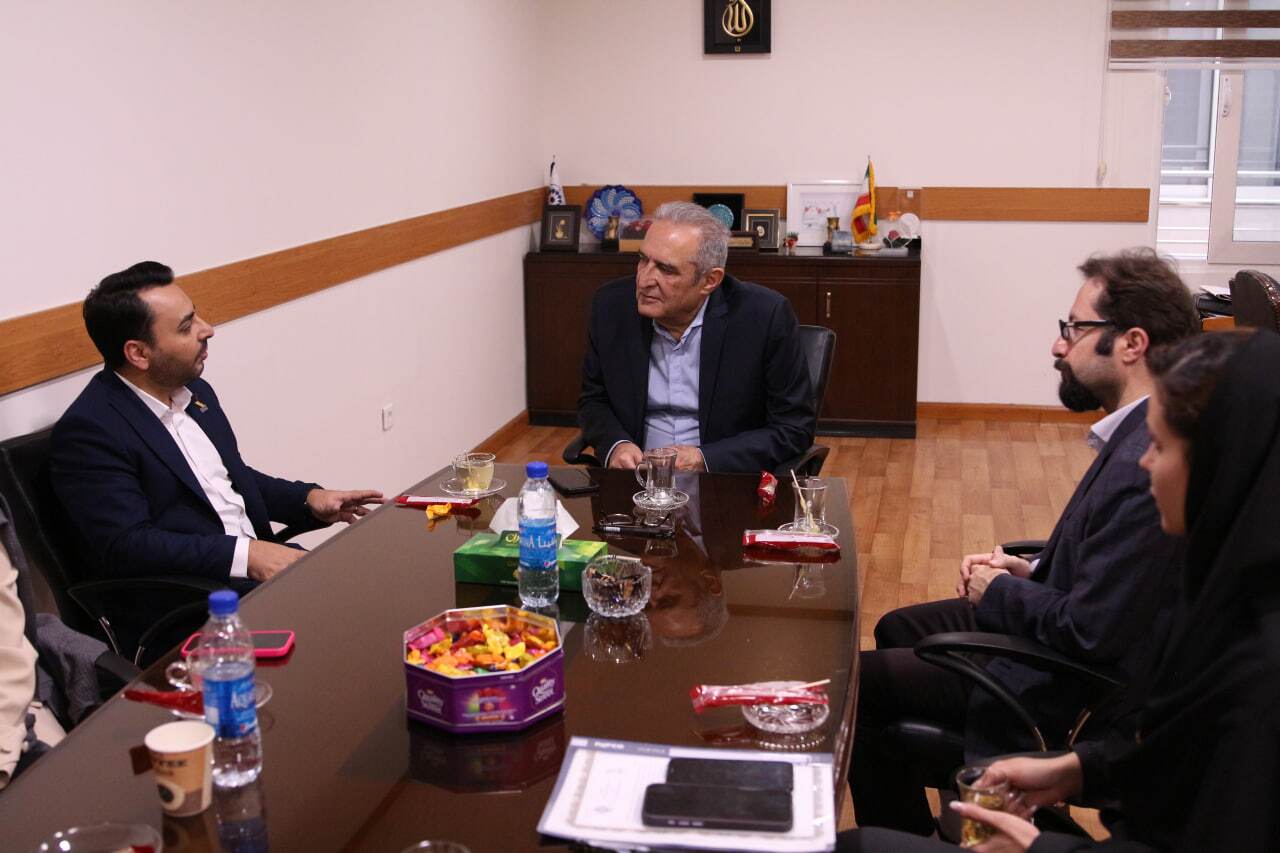 دانشگاه خاتم و اینوستوران برای توسعه فعالیت‌های علمی و پژوهشی همکاری می‌کنند