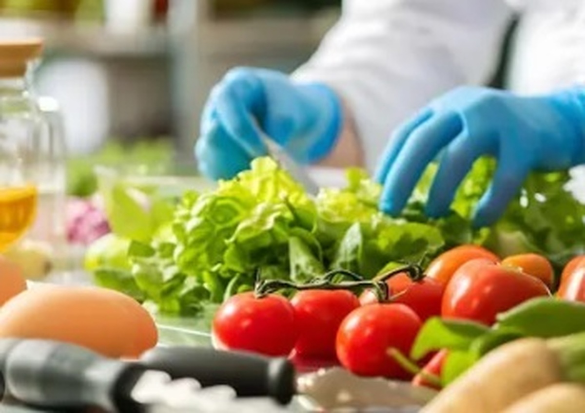 چگونه با رعایت نکات ایمنی از بیماریهای ناشی از غذا جلوگیری کنیم؟ چگونه با رعایت نکات ایمنی از بیماریهای ناشی از غذا جلوگیری کنیم؟