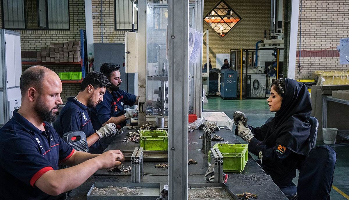 اختلاف ۳۱۱ میلیونی درآمد مدیران و کارگران ساده / بیشترین درآمد در سال ۱۴۰۲ مربوط به کدام گروه شغلی بوده است ؟ اختلاف ۳۱۱ میلیونی درآمد مدیران و کارگران ساده / بیشترین درآمد در سال ۱۴۰۲ مربوط به کدام گروه شغلی بوده است ؟