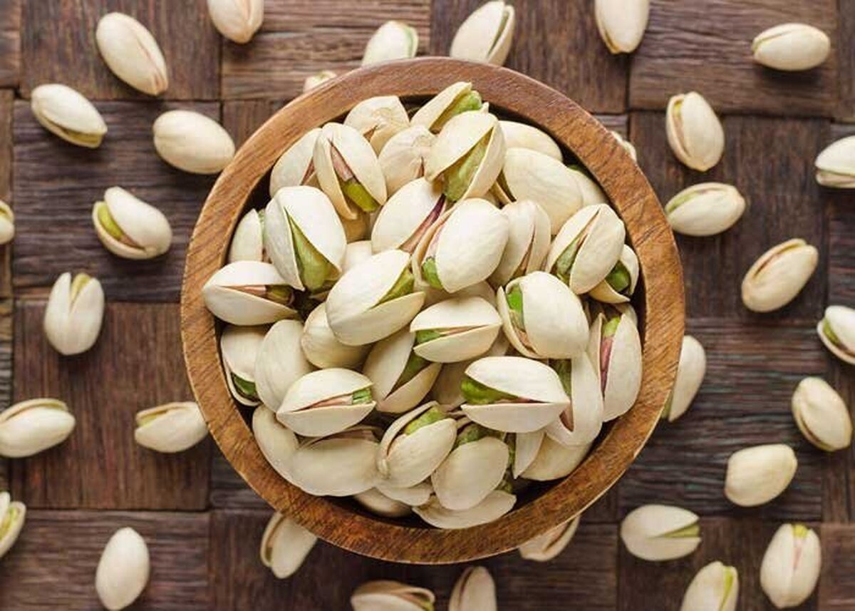 با این آجیل تا ۱۲۰ سال چشمانی مثل عقاب داشته باشید با این آجیل تا ۱۲۰ سال چشمانی مثل عقاب داشته باشید