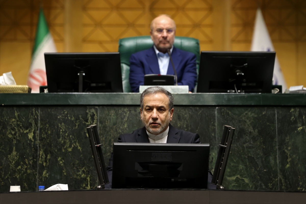 عراقچی: از مجموعه فعالیتهای دیپلماتیک در حوزه تحولات سوریه به نمایندگان گزارش دادم عراقچی: از مجموعه فعالیتهای دیپلماتیک در حوزه تحولات سوریه به نمایندگان گزارش دادم