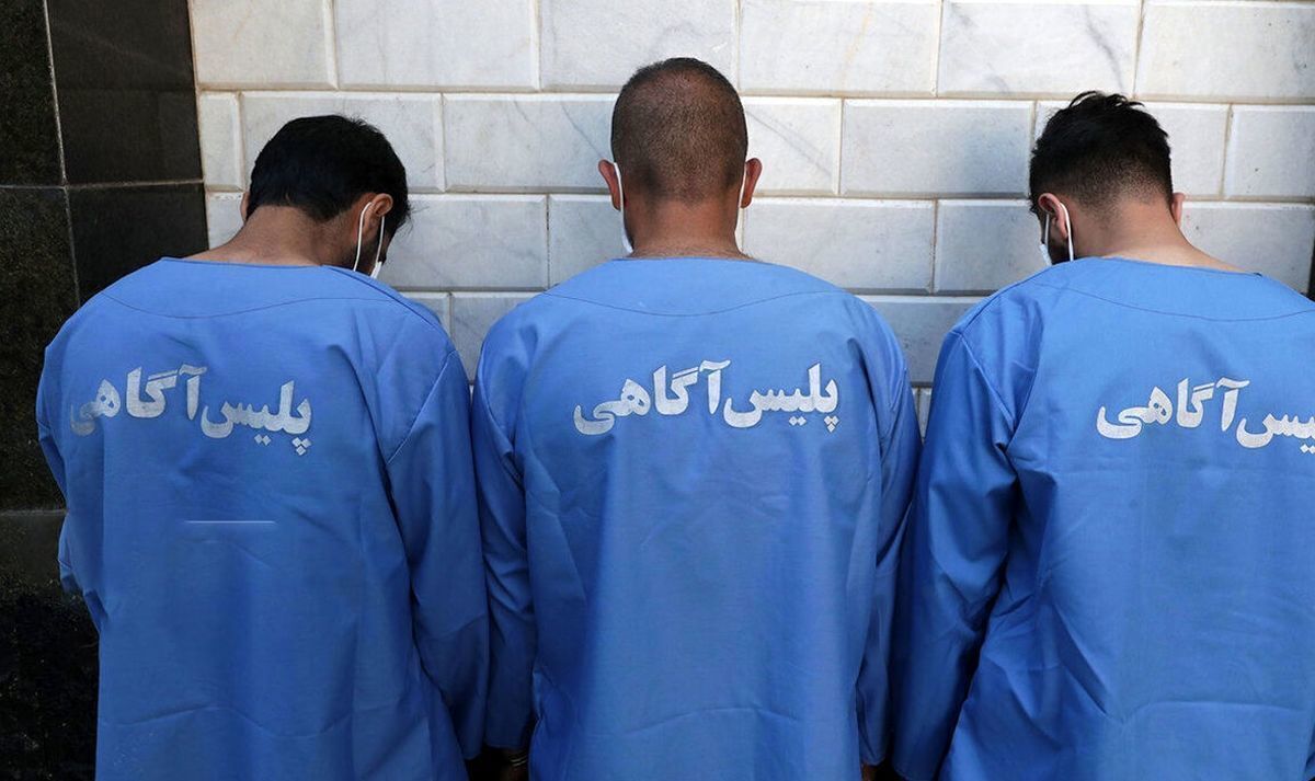 شناسایی و دستگیری قاچاقچیان مواد روانگردان در تهران/ ۱۲ کیلوگرم گل کشف شد شناسایی و دستگیری قاچاقچیان مواد روانگردان در تهران/ ۱۲ کیلوگرم گل کشف شد