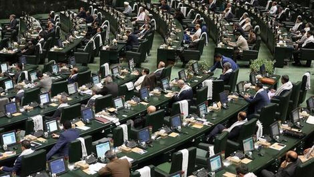 کف حقوق کارمندان دولتی چقدر اعلام شد؟ کف حقوق کارمندان دولتی چقدر اعلام شد؟