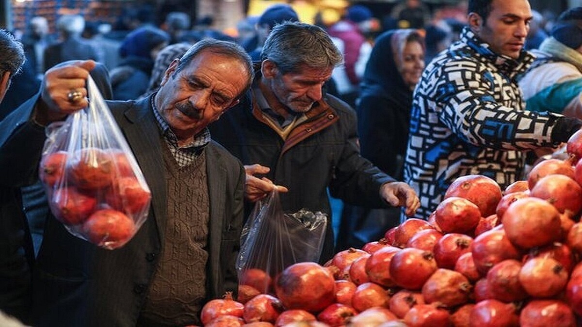 وضعیت بازار میوه در آستانه شب یلدا وضعیت بازار میوه در آستانه شب یلدا