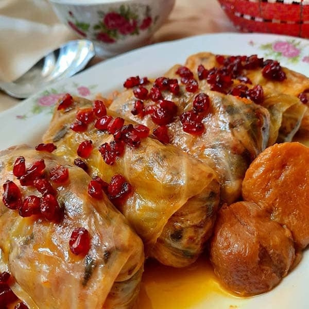 طرز تهیه دلمه کلم اناری غذای شب یلدا طرز تهیه دلمه کلم اناری غذای شب یلدا