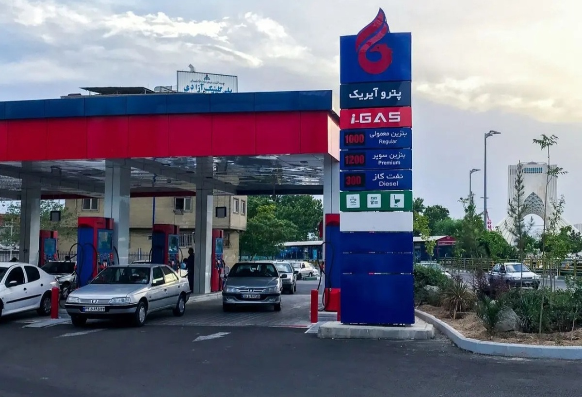 صحبت دولتی ها درباره افزایش قیمت بنزین صحبت دولتی ها درباره افزایش قیمت بنزین