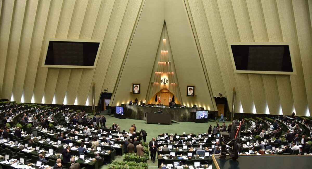 نماینده مجلس: لایحه بودجه ۱۴۰۴ تنها ۳۰ تا ۴۰ درصد عملیاتی خواهد شد نماینده مجلس: لایحه بودجه ۱۴۰۴ تنها ۳۰ تا ۴۰ درصد عملیاتی خواهد شد