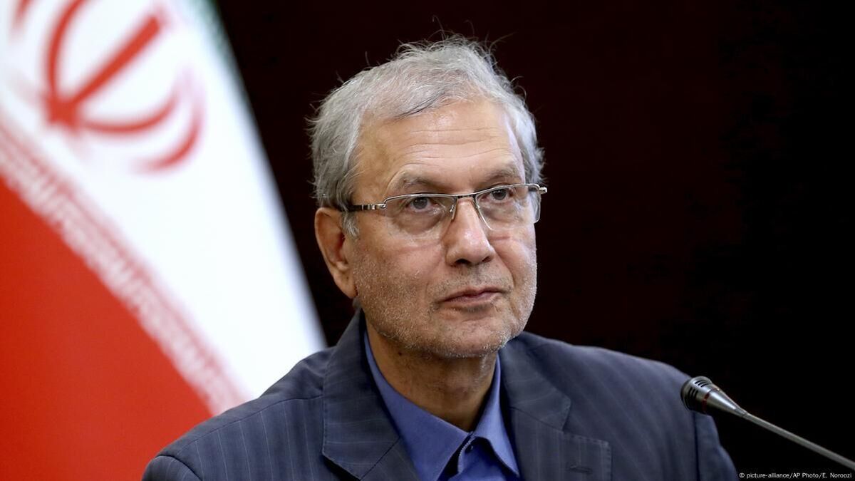 ربیعی: شرط عبور از مشکلات «وفاق با جامعه» است ربیعی: شرط عبور از مشکلات «وفاق با جامعه» است