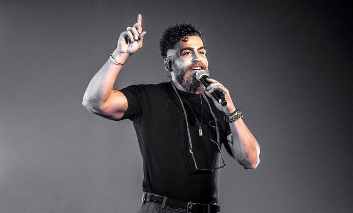 معین زد ممنوع الکار شد معین زد ممنوع الکار شد