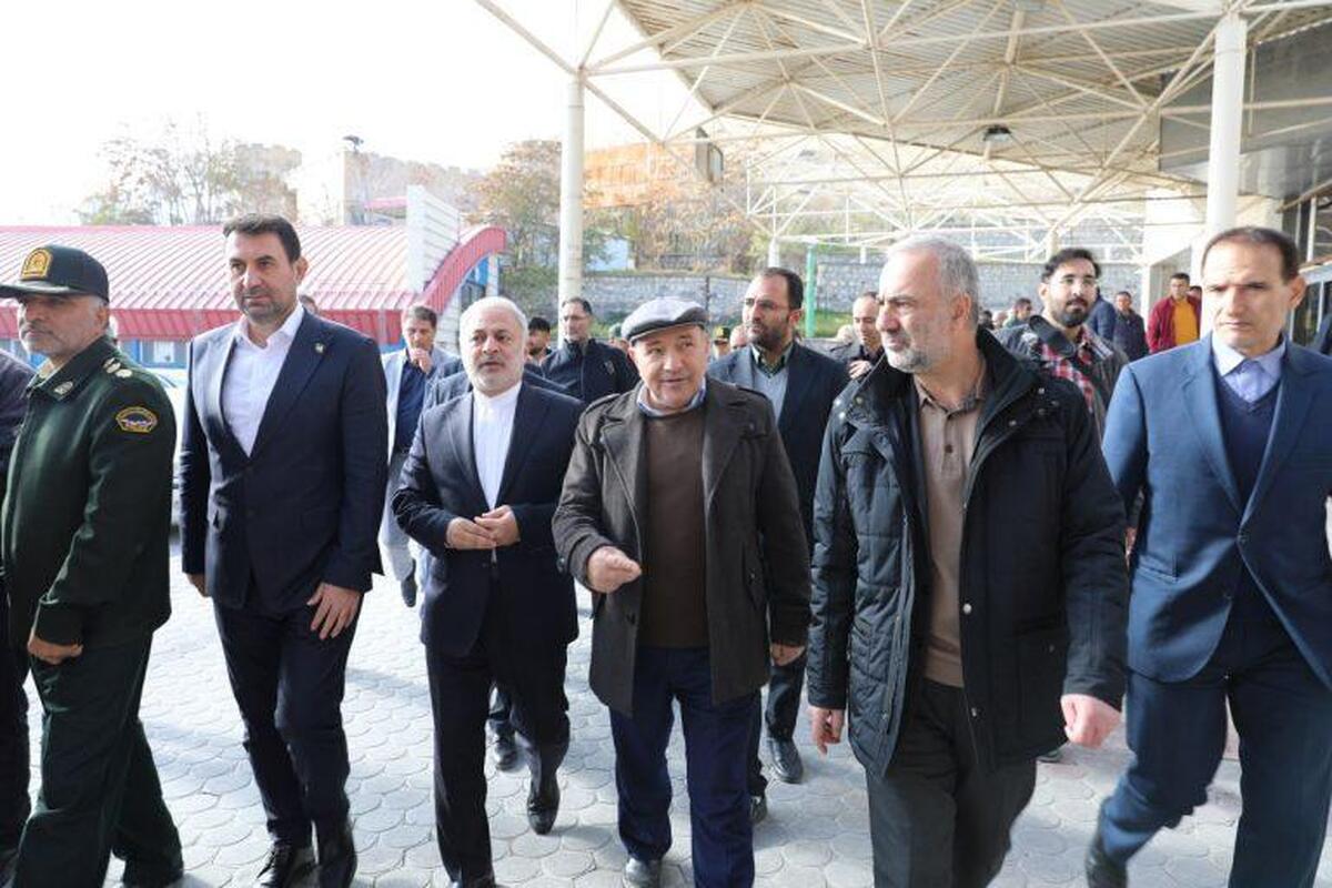 پیگیری برای روانسازی ترانزیت و تردد از مرز بازرگان / معاون وزیر امورخارجه: نقش منطقه آزاد ماکو در تجارت برون مرزی مهم است پیگیری برای روانسازی ترانزیت و تردد از مرز بازرگان / معاون وزیر امورخارجه: نقش منطقه آزاد ماکو در تجارت برون مرزی مهم است