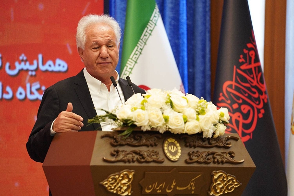 کارآفرین برتر صنعت فرش : اگر بانک ملی ایران از تولیدکنندگان حمایت نکند چرخ توسعه کشور نمی چرخد کارآفرین برتر صنعت فرش : اگر بانک ملی ایران از تولیدکنندگان حمایت نکند چرخ توسعه کشور نمی چرخد