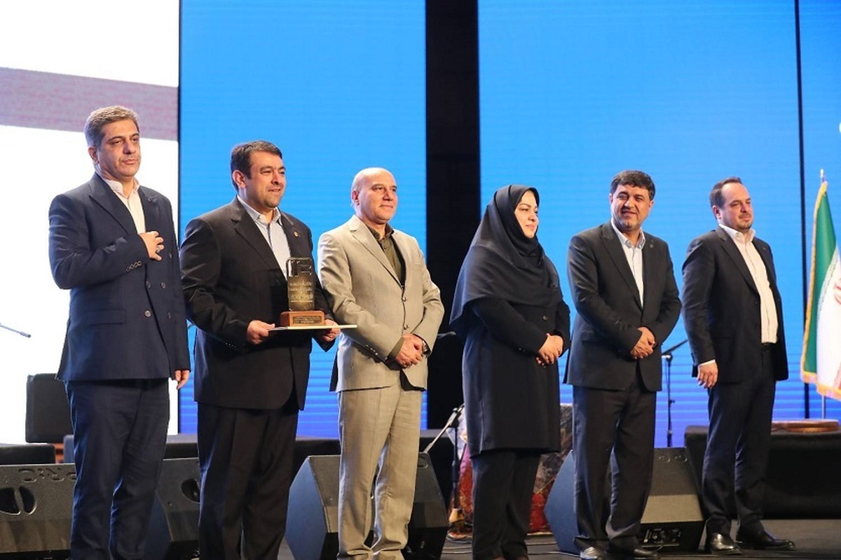 «مهربانی ملی» برنده جایزه جشنواره نوربخش «مهربانی ملی» برنده جایزه جشنواره نوربخش