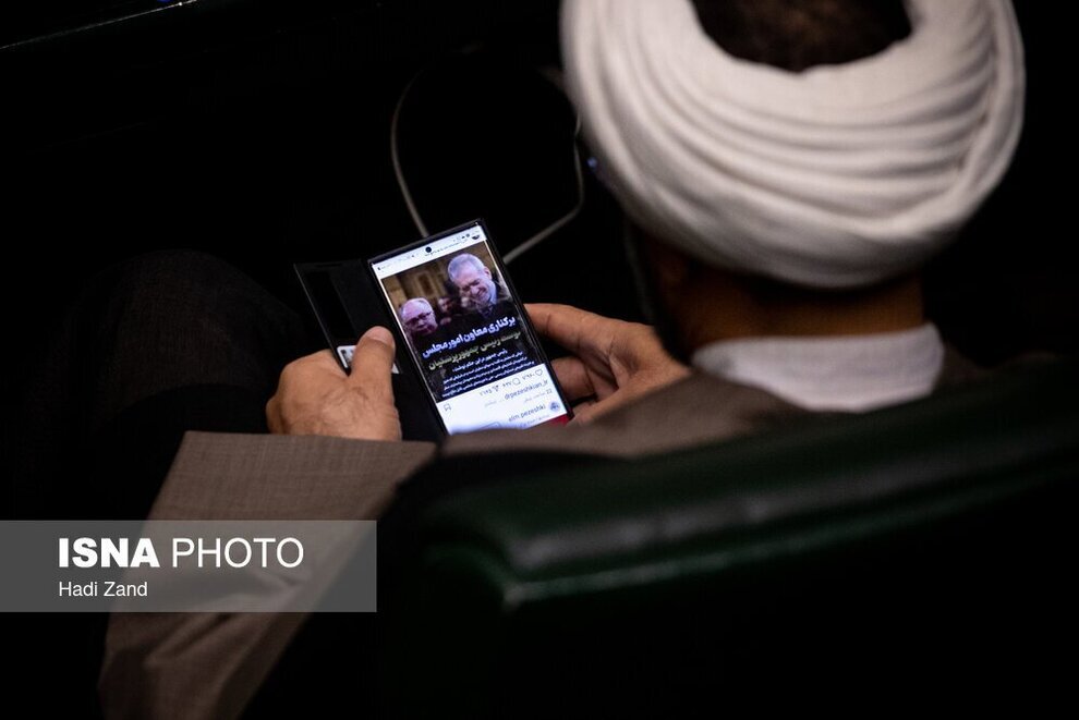 تست قند خون در صحن علنی مجلس + عکس