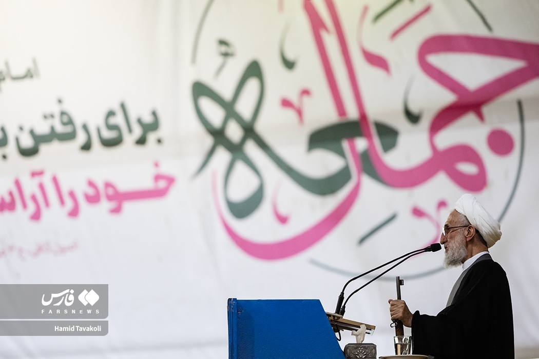 کاظم صدیقی دست به اسلحه شد + عکس