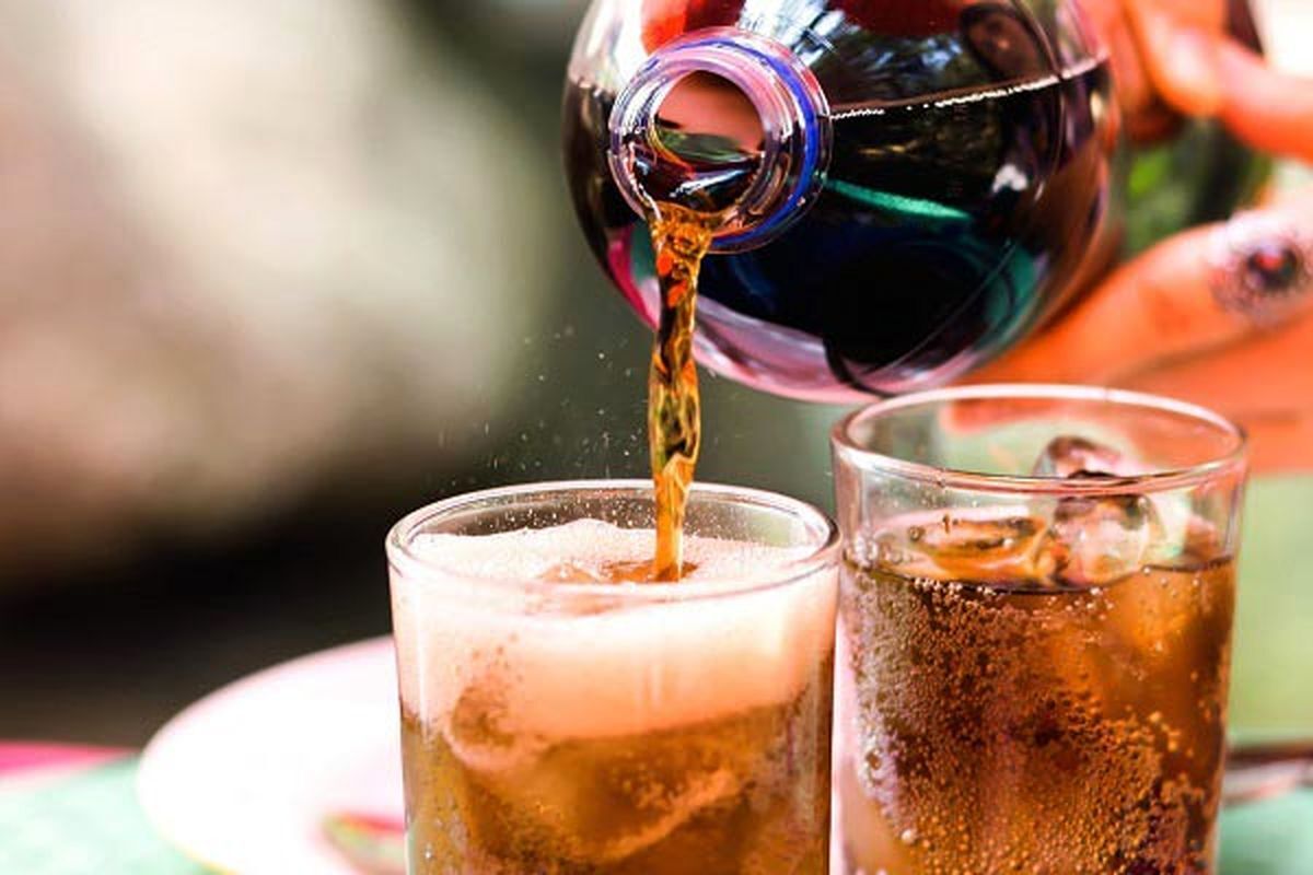 مصرف این نوشیدنی ها سبب خونریزی لثه میشود! مصرف این نوشیدنی ها سبب خونریزی لثه میشود!