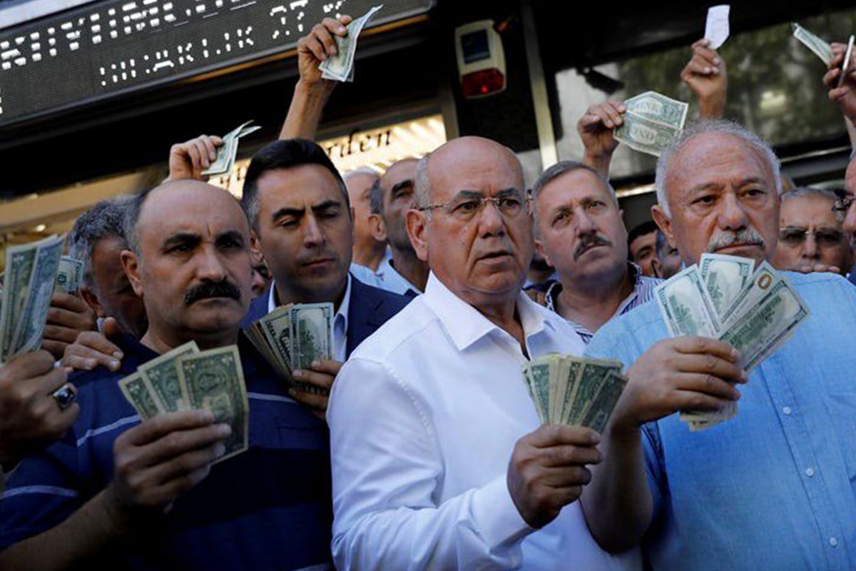 قیمت دلار امروز ۲۷ فروردین ریخت / اعلام جدیدترین قیمت دلار، یورو، پوند و درهم امارات قیمت دلار امروز ۲۷ فروردین ریخت / اعلام جدیدترین قیمت دلار، یورو، پوند و درهم امارات