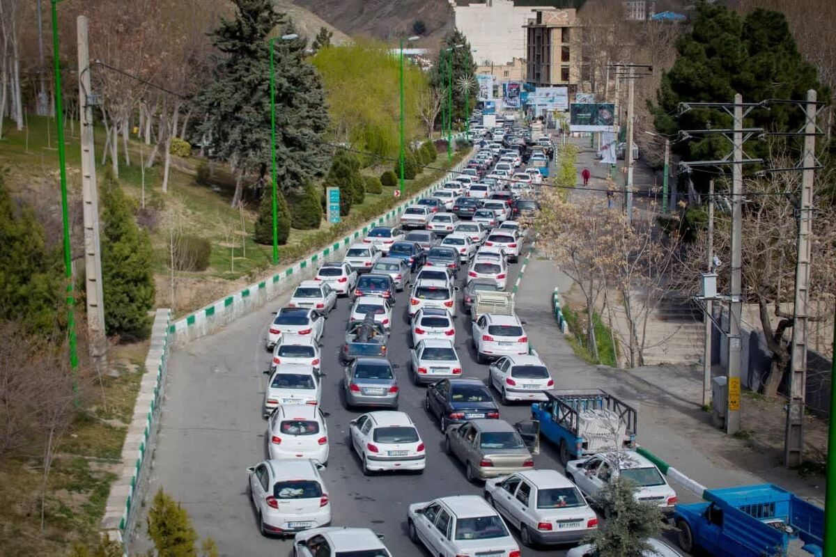 جاده‌های شمال همچنان زیربار ترافیک / آخرین وضعیت‌ راه‌ها امروز ۸ فروردین