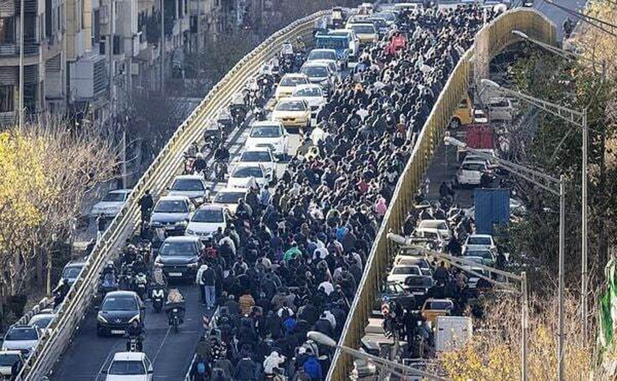 ادعای عجیب روزنامه کیهان درباره اعتراضات تهران / تصاویر تجمعات قدیمی است؟