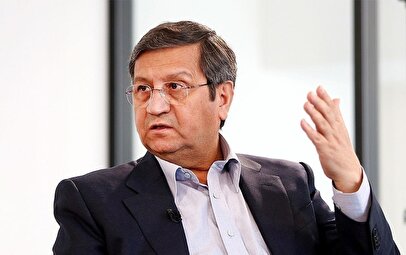 اولین تصاویر از همتی پس از ورود به بانک مرکزی