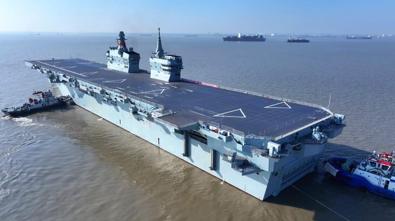 چین از بزرگترین ناو هواپیمابر جهان رونمایی کرد + تصاویر