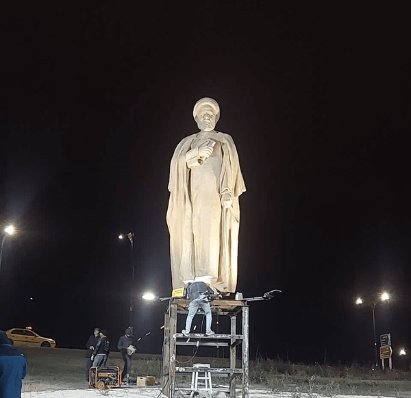 مجسمه شهید رئیسی دوباره در اردبیل نصب شد مجسمه شهید رئیسی دوباره در اردبیل نصب شد