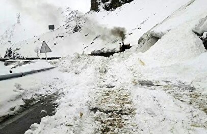 مسافران در گردنه‌ حیران گرفتار شدند + فیلم