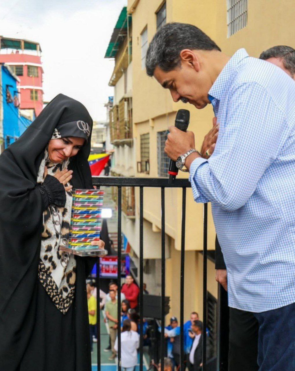 تصاویری از مادورو و سحر امامی که در ساعات اخیر وایرال شد+ عکس تصاویری از مادورو و سحر امامی که در ساعات اخیر وایرال شد+ عکس