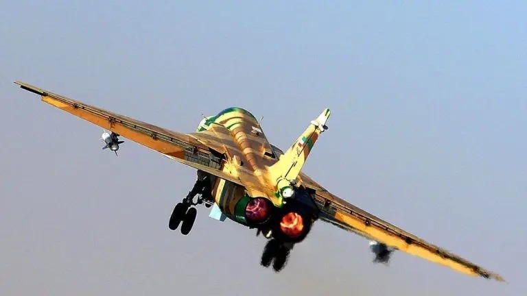 قدرت خاموش آسمان ایران / بمبافکن افسانهای که نجنگید قدرت خاموش آسمان ایران / بمبافکن افسانهای که نجنگید