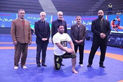 قهر معاون وزیر در یک مراسم رسمی+ فیلم