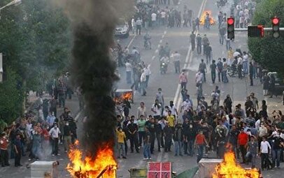 حمله به یک فروشگاه در آبدانان/ اغتشاشگران کیسههای برنج را پاره کردند + فیلم